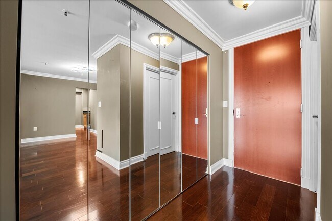 Foto del edificio - 300 Riverfront Dr