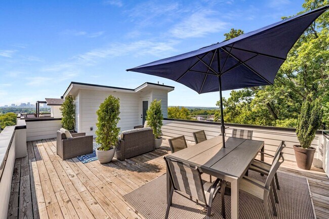 Foto del edificio - Pristine North Nashville 4 Bedroom Home Wi...