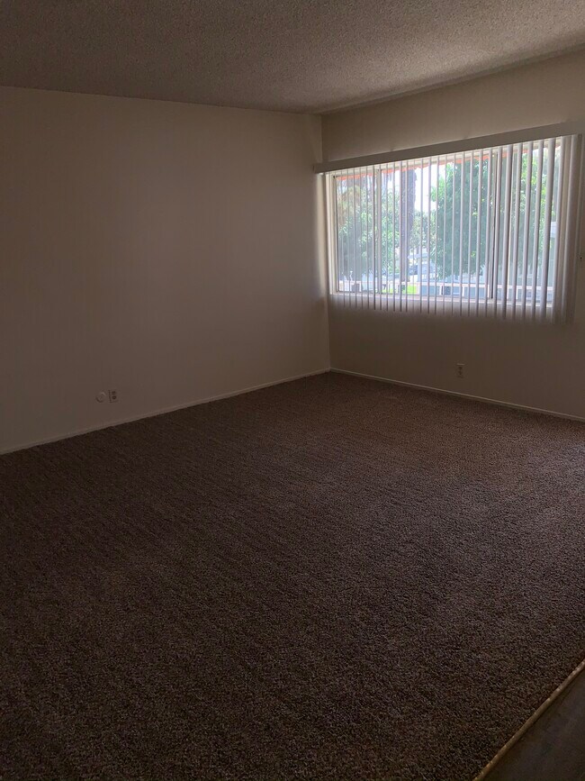 Living room - 919 Cota Ave