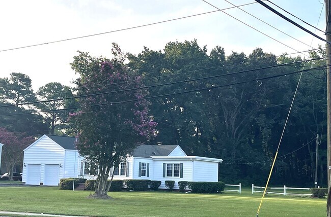 Foto del edificio - Country Living in Downtown VB!