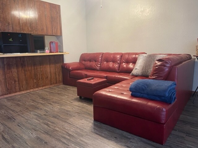 Foto del edificio - 915 NE Rogers Ln