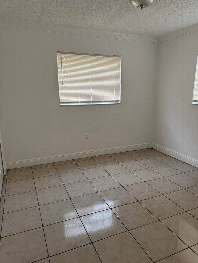 Foto del edificio - 16118 NE 21st Ave
