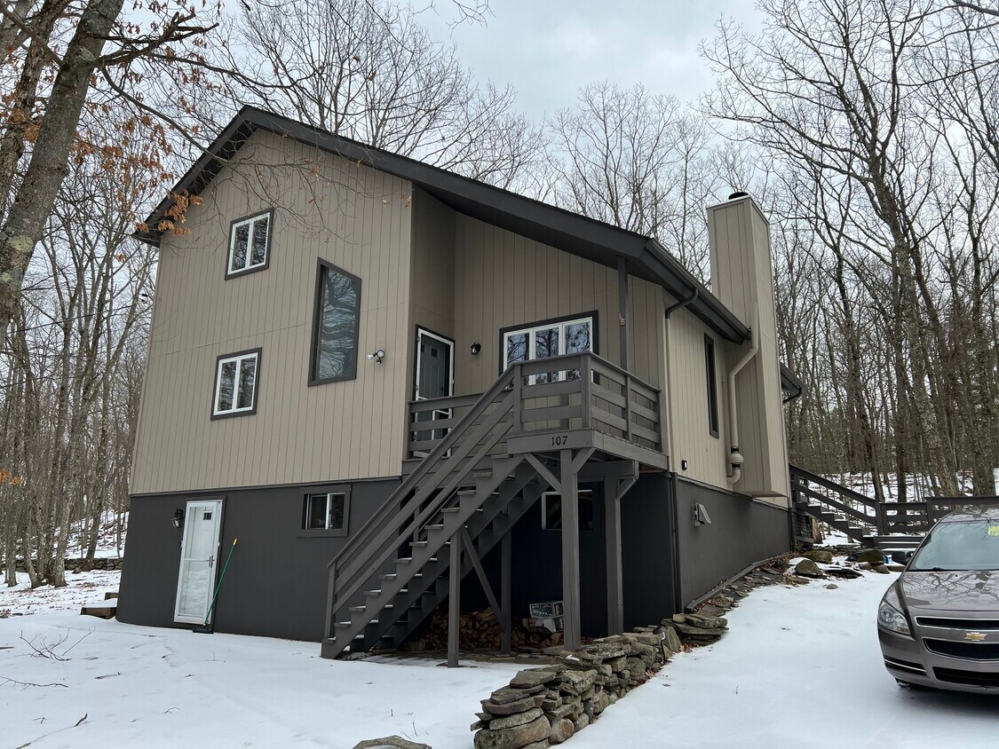 Primary Photo - 107 St Moritz Dr