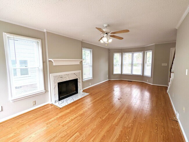 Building Photo - 4940 Harbour Towne Dr