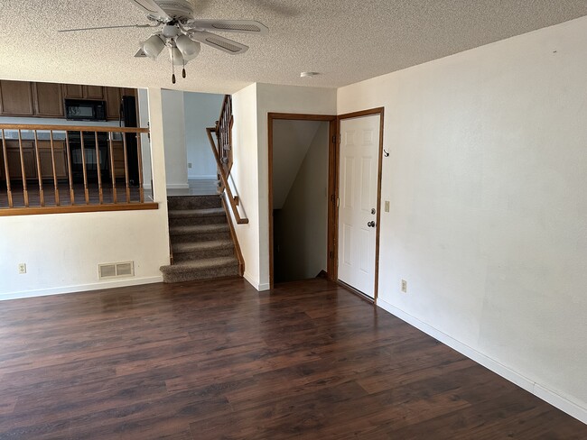 Building Photo - 250 Cypress Ln