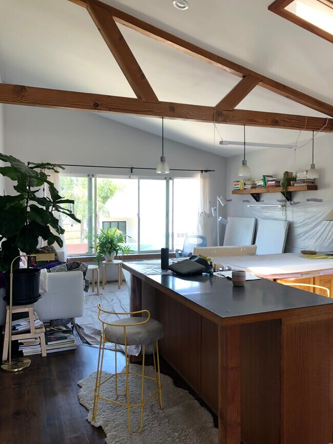 Foto del edificio - 643 Santa Clara Ave