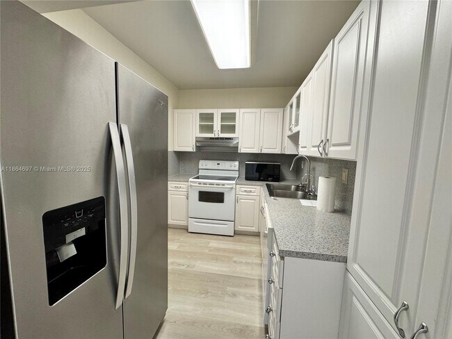 Foto del edificio - 6701 NW 169th St