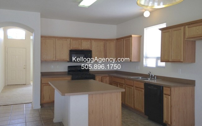 Building Photo - 3BR w/Loft - 3 Car Garage - Cabezon