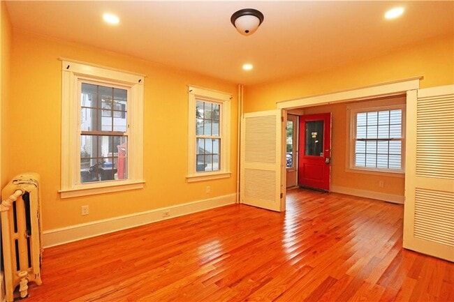 Foto del edificio - 30 Thurston Ave