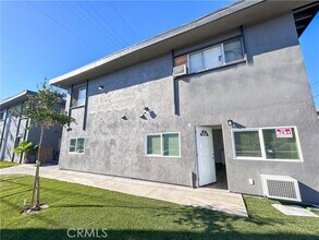 Building Photo - 4215 Santa Ana St