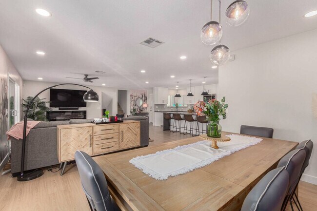 Foto del edificio - 8602 E Mitchell Dr