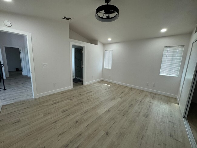 Foto del edificio - 1565 Joanne St