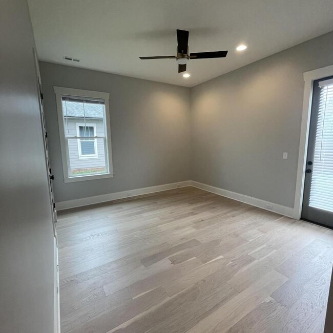 Building Photo - 475 Pisgah Dr