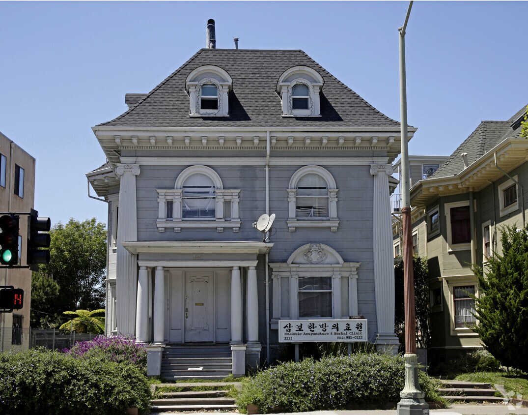 Building Photo - 3227-3231 Telegraph Ave