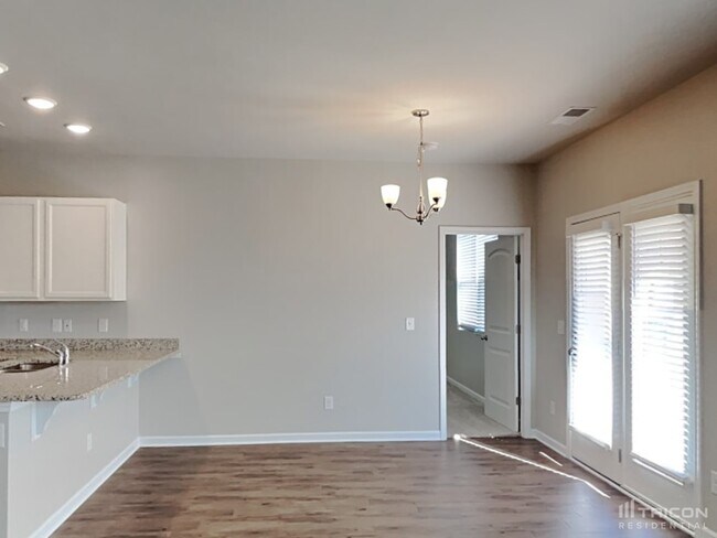Foto del edificio - 631 Prominence Rd