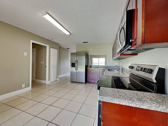 Building Photo - 2787 Flagstone Dr SE