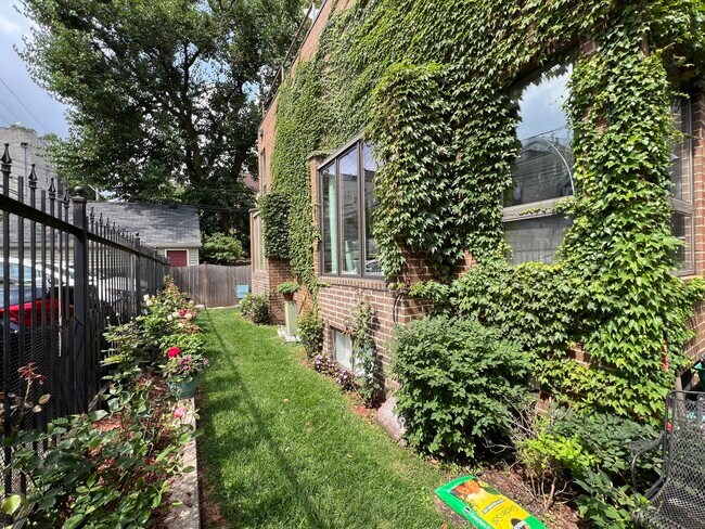 Building Photo - 2644 N Wayne Ave