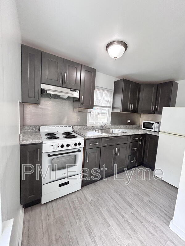 Primary Photo - 39 Shaw St