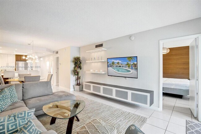 Building Photo - 450 Paradise Isle Blvd