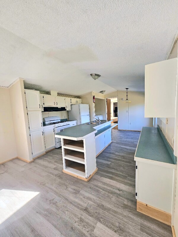 Foto del edificio - 612 Jug Brook Rd