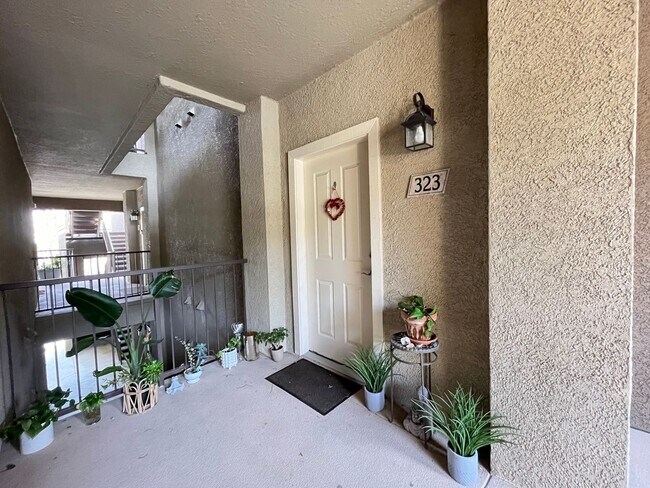 Building Photo - Beautiful One Bedroom Condo in the Heart o...