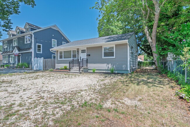 Building Photo - 472 Pinecroft Dr