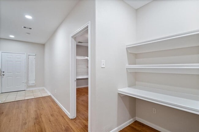 Foto del edificio - 7814 Gladstone St