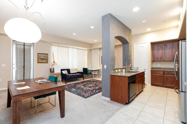 Foto del edificio - Partially Furnished Condo | Gourmet Kitche...