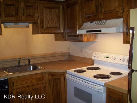 Building Photo - 6431 Hallet St
