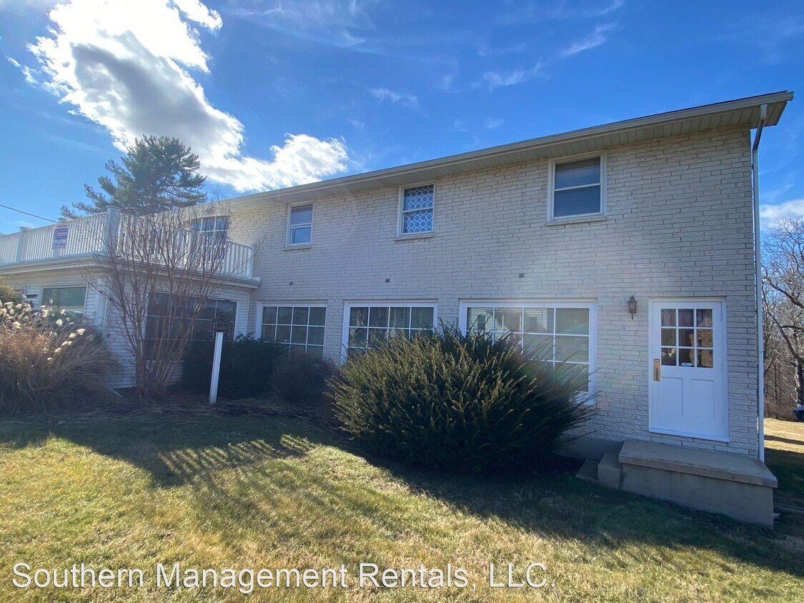 2 br, 1 bath House 286 N Main St. 2nd floor House Rental in New