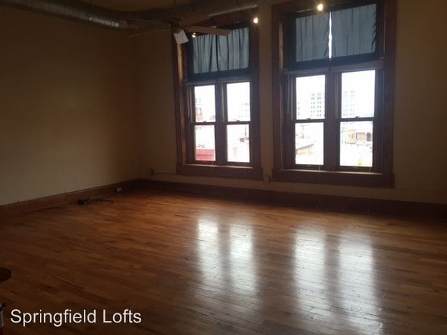Building Photo - 218 E Walnut St