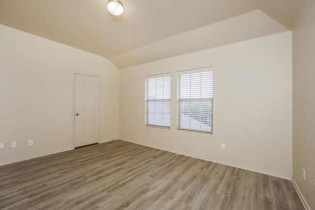 Building Photo - 10814 Hunters Pond