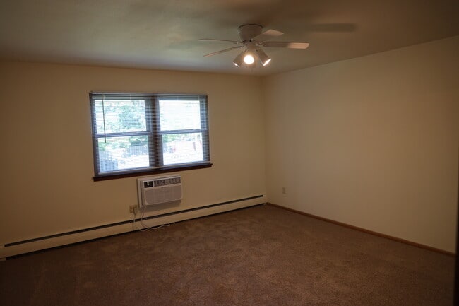 Building Photo - South Oaks Apartments