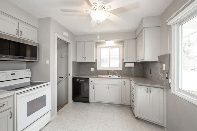 Building Photo - # Bedroom/2 Bath Single family!  Brook Park! Finished Basement