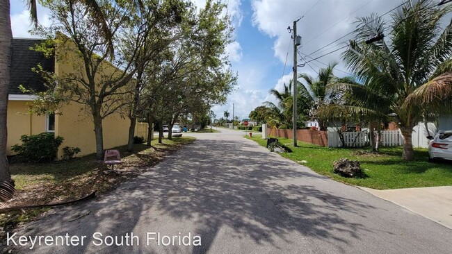 Foto del edificio - 2 br, 1.5 bath House - 632 SW 1st St