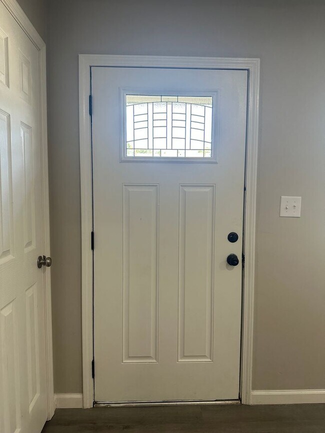 Building Photo - 606 Myrtlewood Cir