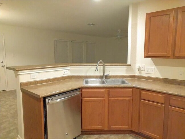 Foto del edificio - 2200 Weiss Ln