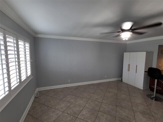 Foto del edificio - 801 NE 18th Ct