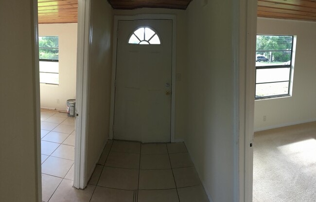 Building Photo - 3302 Meadow Ln