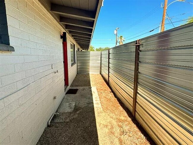 Building Photo - 2756 N Forgeus Ave