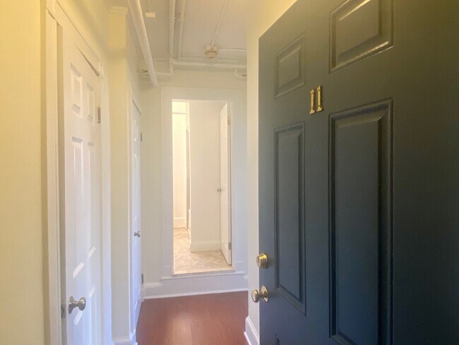 Building Photo - 229 Walnut St