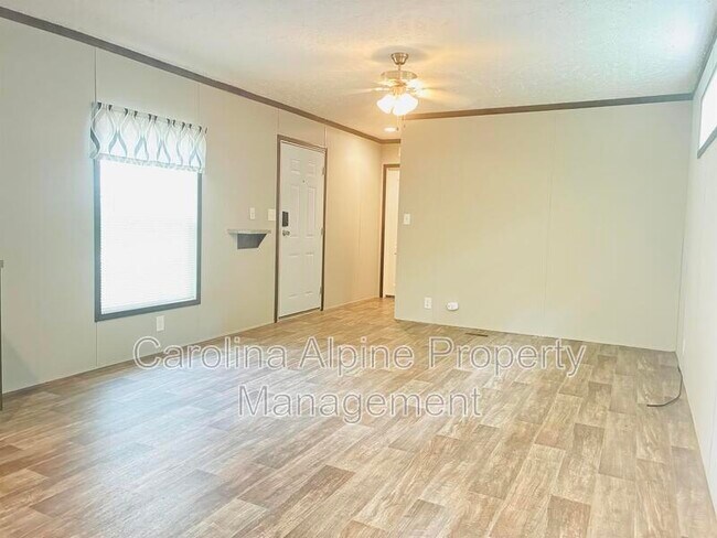 Building Photo - 315 Starling Ln