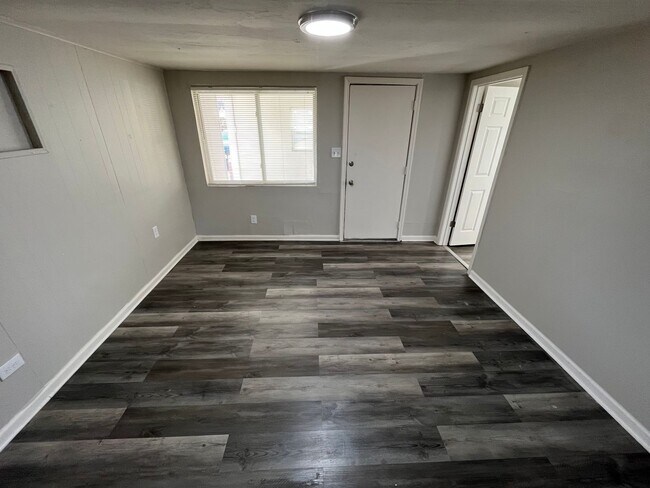 Foto del edificio - Spacious Three Bedroom Slab on Grade Home ...