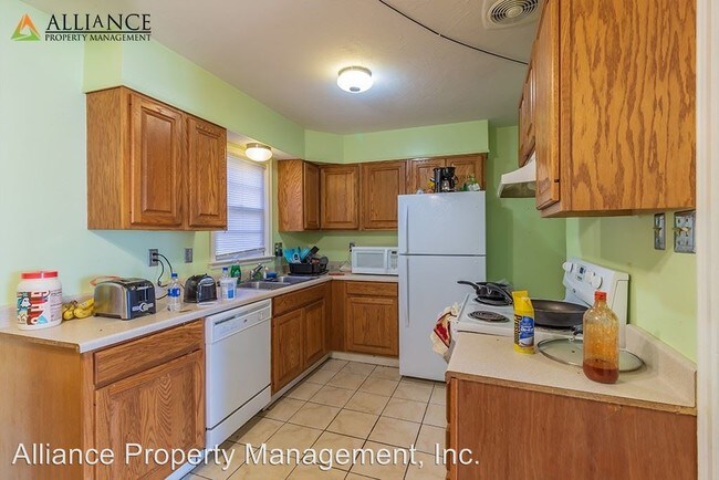 Building Photo - 4 br, 2 bath Room For Rent - 1515 Harry Rd