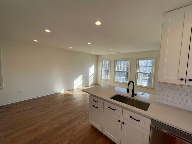 kitchen/livingroom - 119 N Taylor Ave