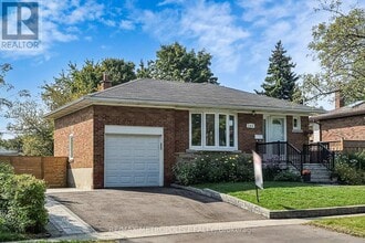 Building Photo - 162 Lord Roberts Dr