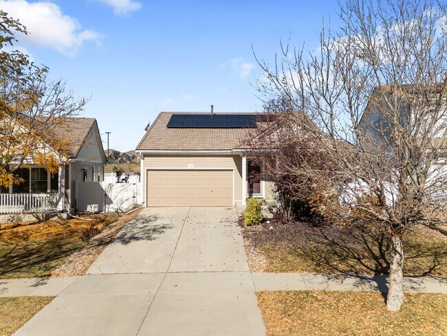 Photo - Light and bright 4-bedroom 3 bath beauty in Denver! House