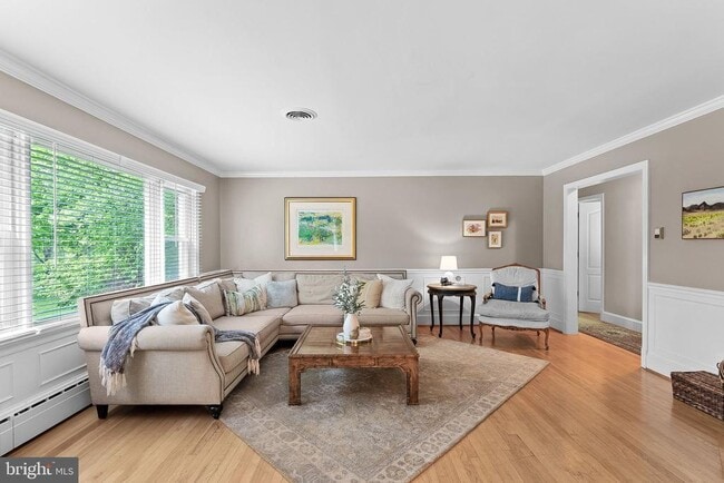 Building Photo - 521 S. Nursery Ave.