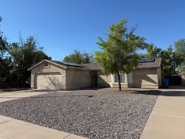 Building Photo - 702 E Appaloosa Rd