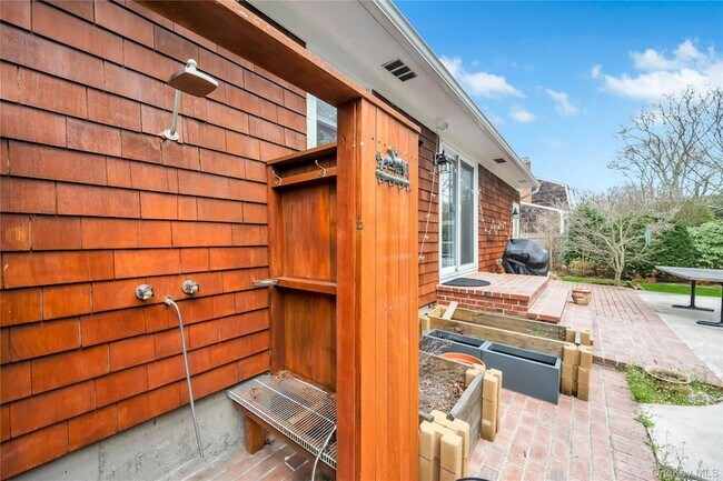 Foto del edificio - 8 Lovell Rd